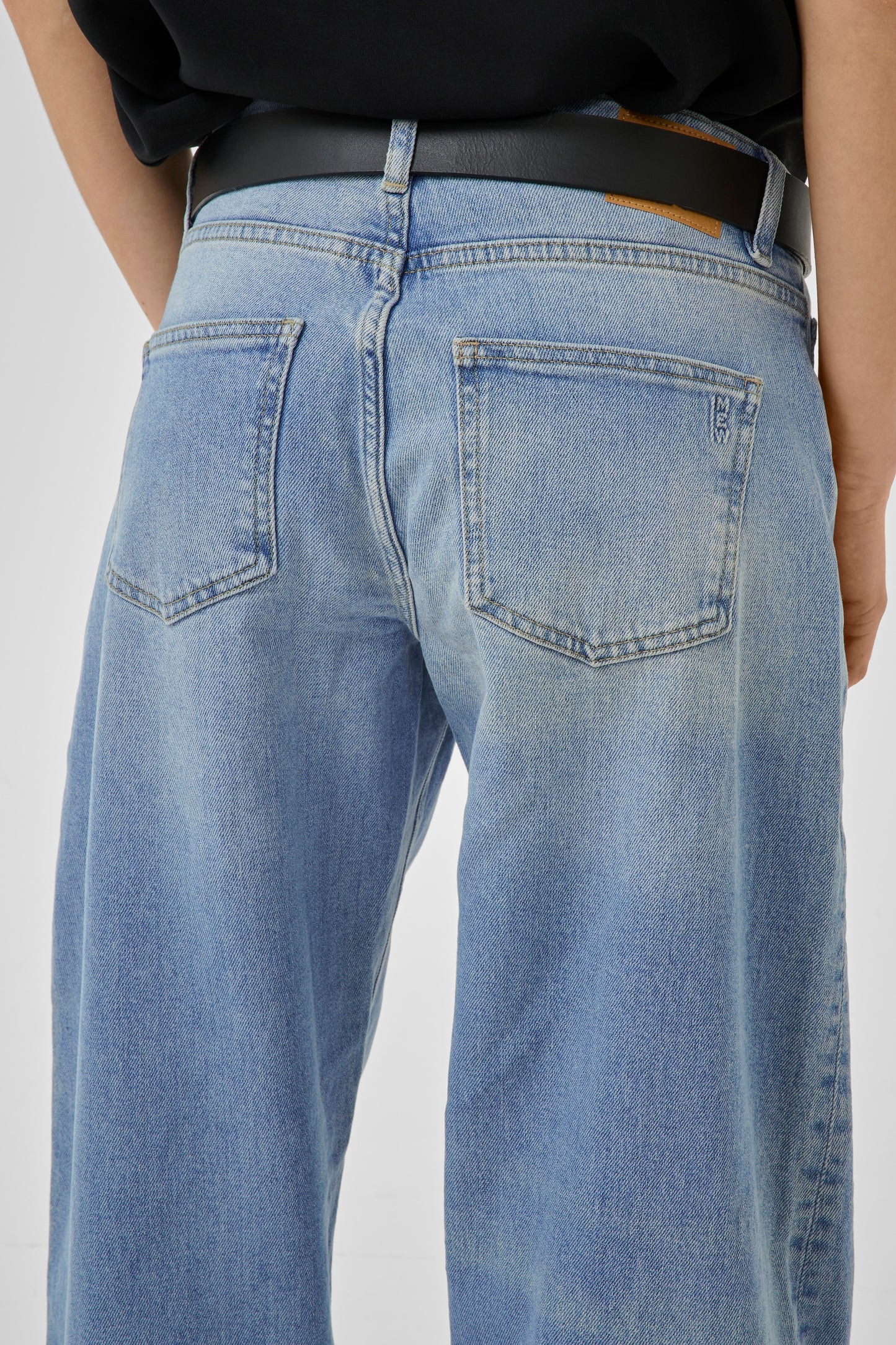 Essential Wardrobe Baloo Barrel - Light Wash