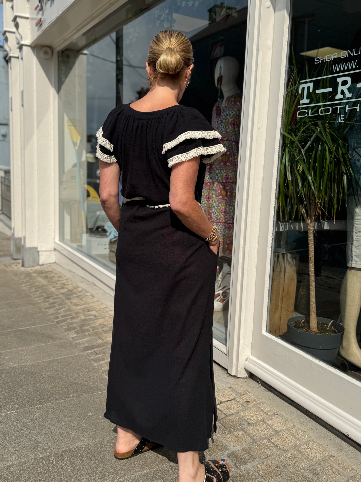 THEATER- d Fringe Belt Midi Dress - Black