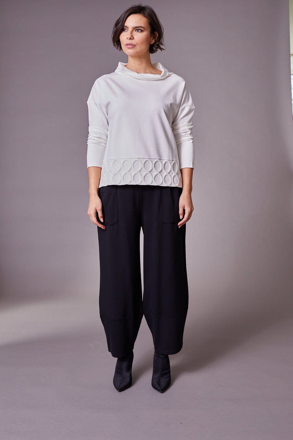 Peruzzi Circle Border Top