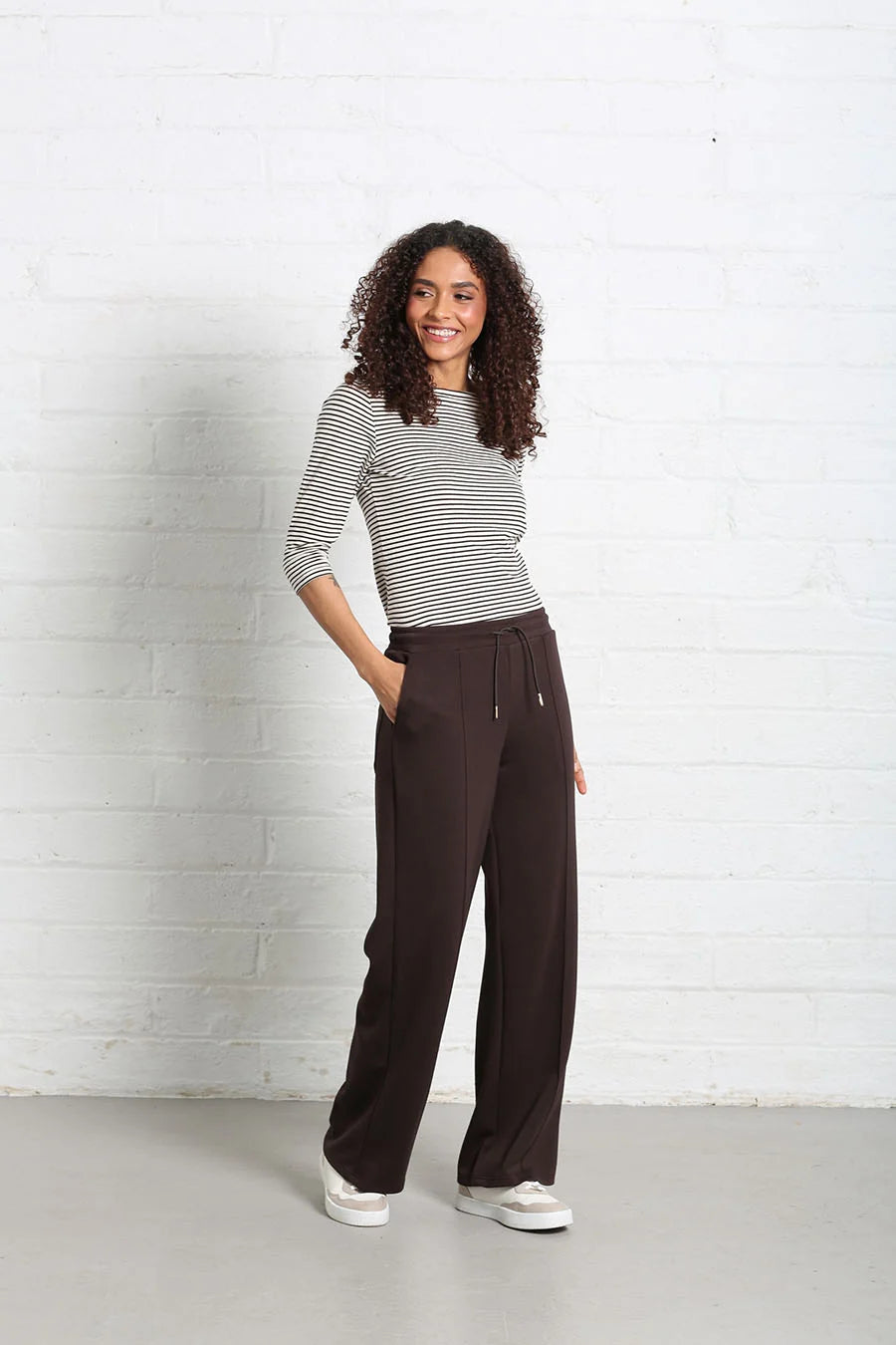 Relax & Renew Wren Jogger - Chocolate